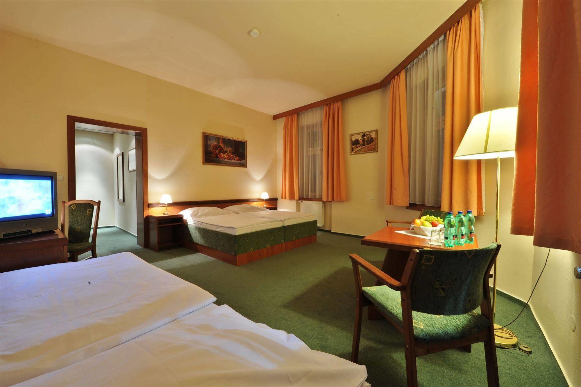 Three Crowns Hotel Prague Exterior photo